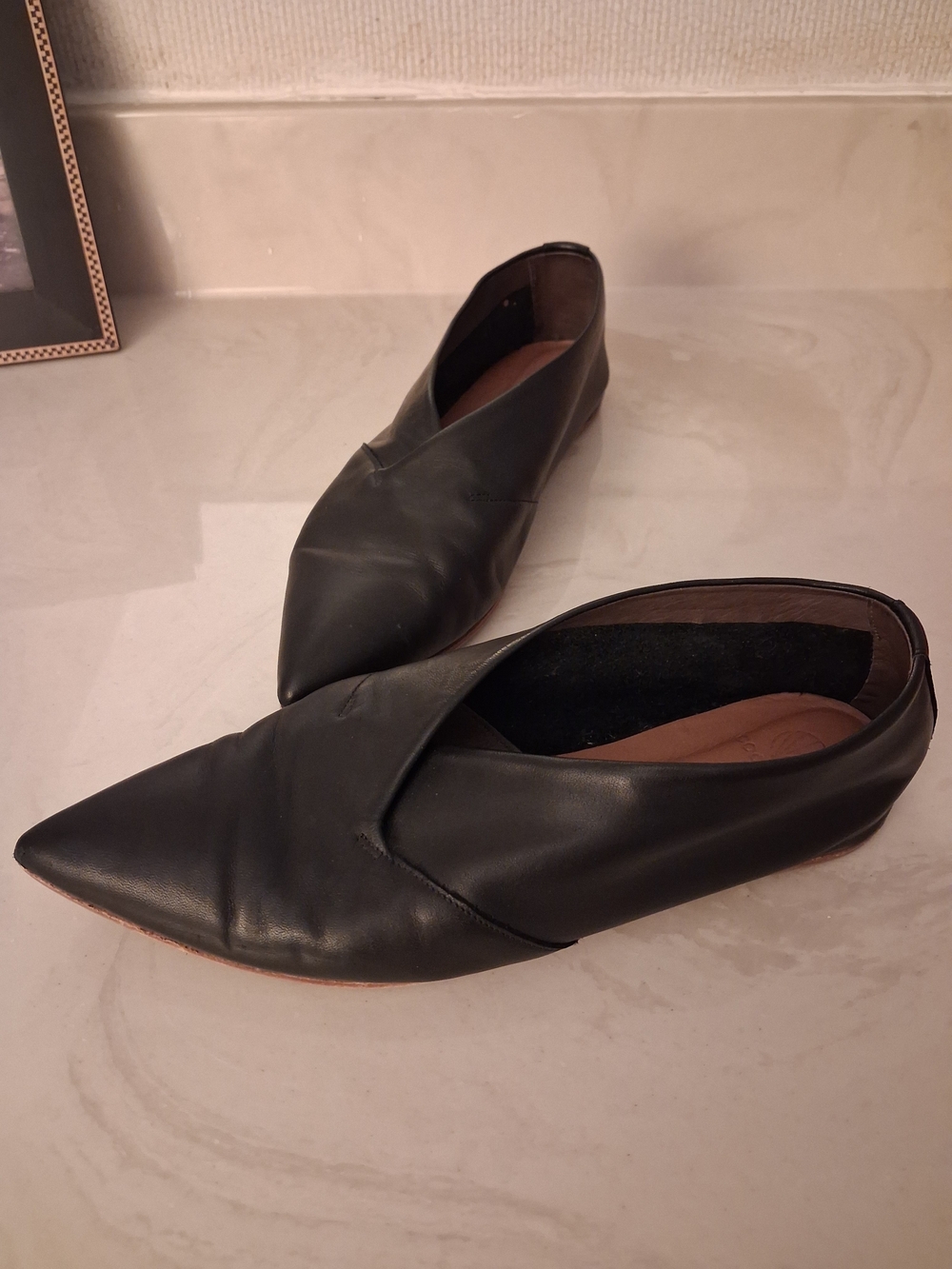 COCLICO Black Pointed Leather Slip On Flats With Crossover Vamp Sz 38 - Picture 2 of 9